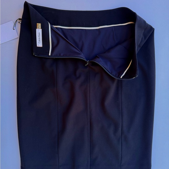 Woman’s Calvin Klein Suits Black Pencil Skirt
Size 6 NWT - Picture 3 of 7